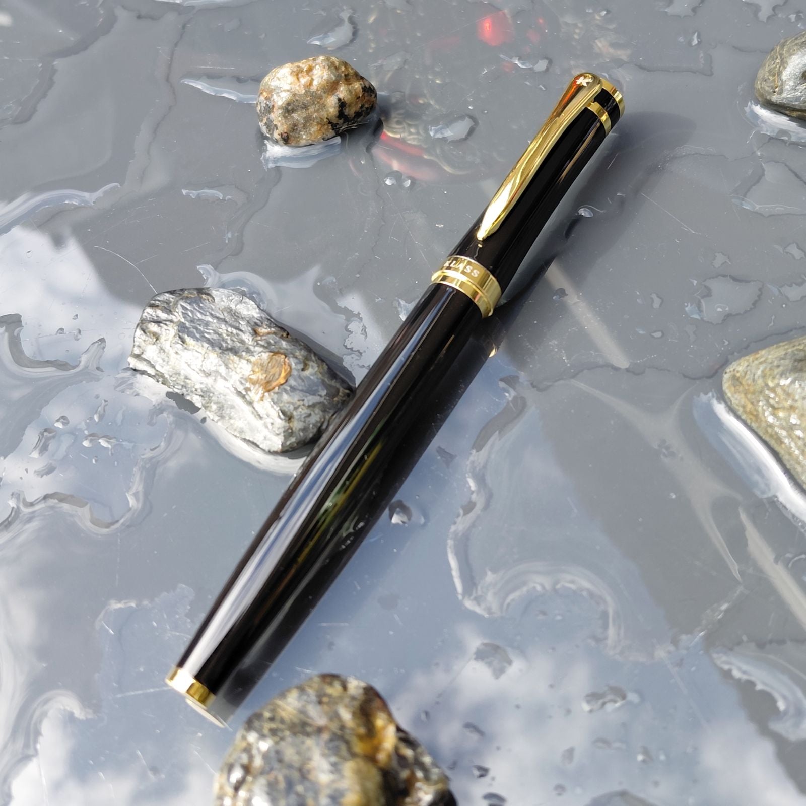 MODERN - BLACK GOLD