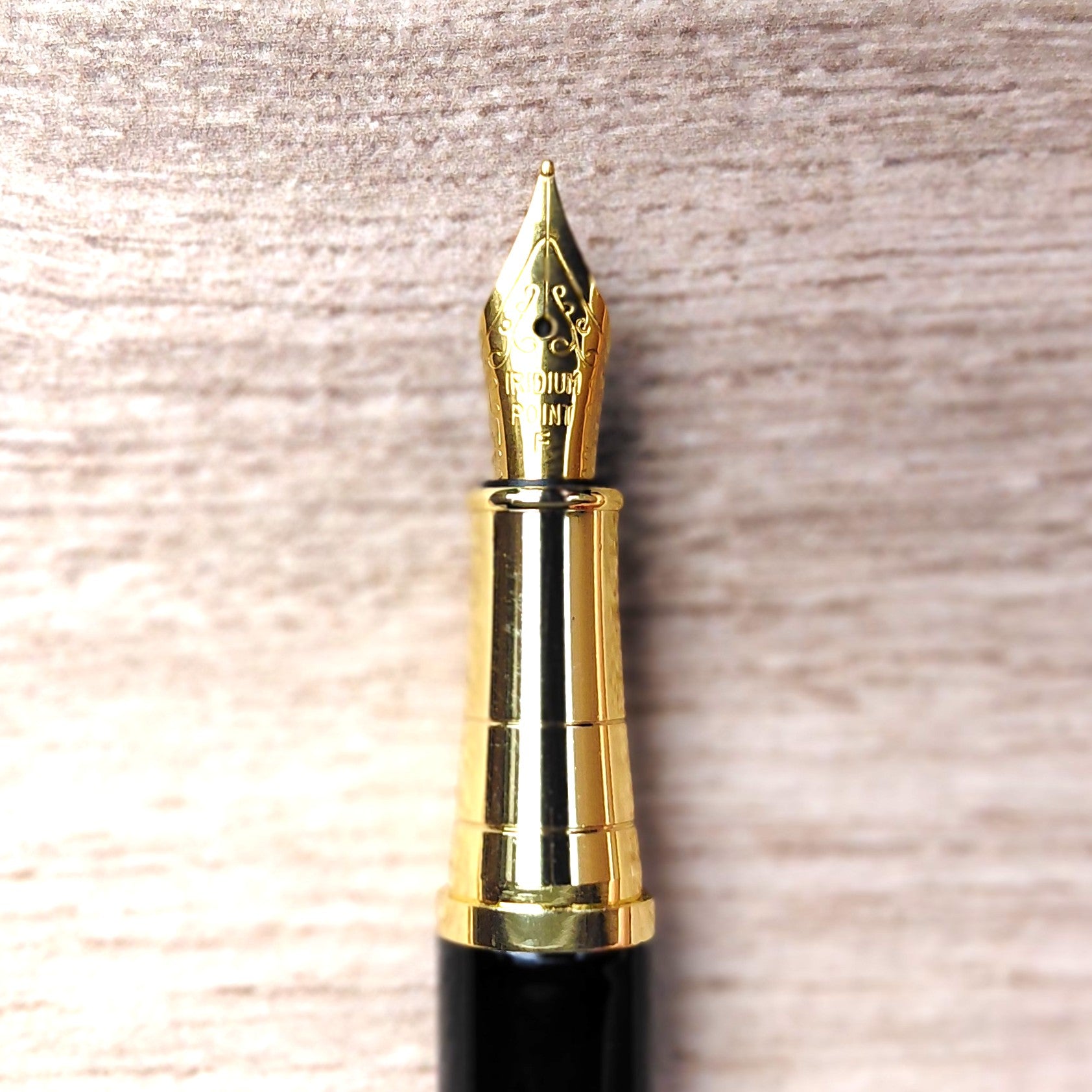 MODERN - BLACK GOLD