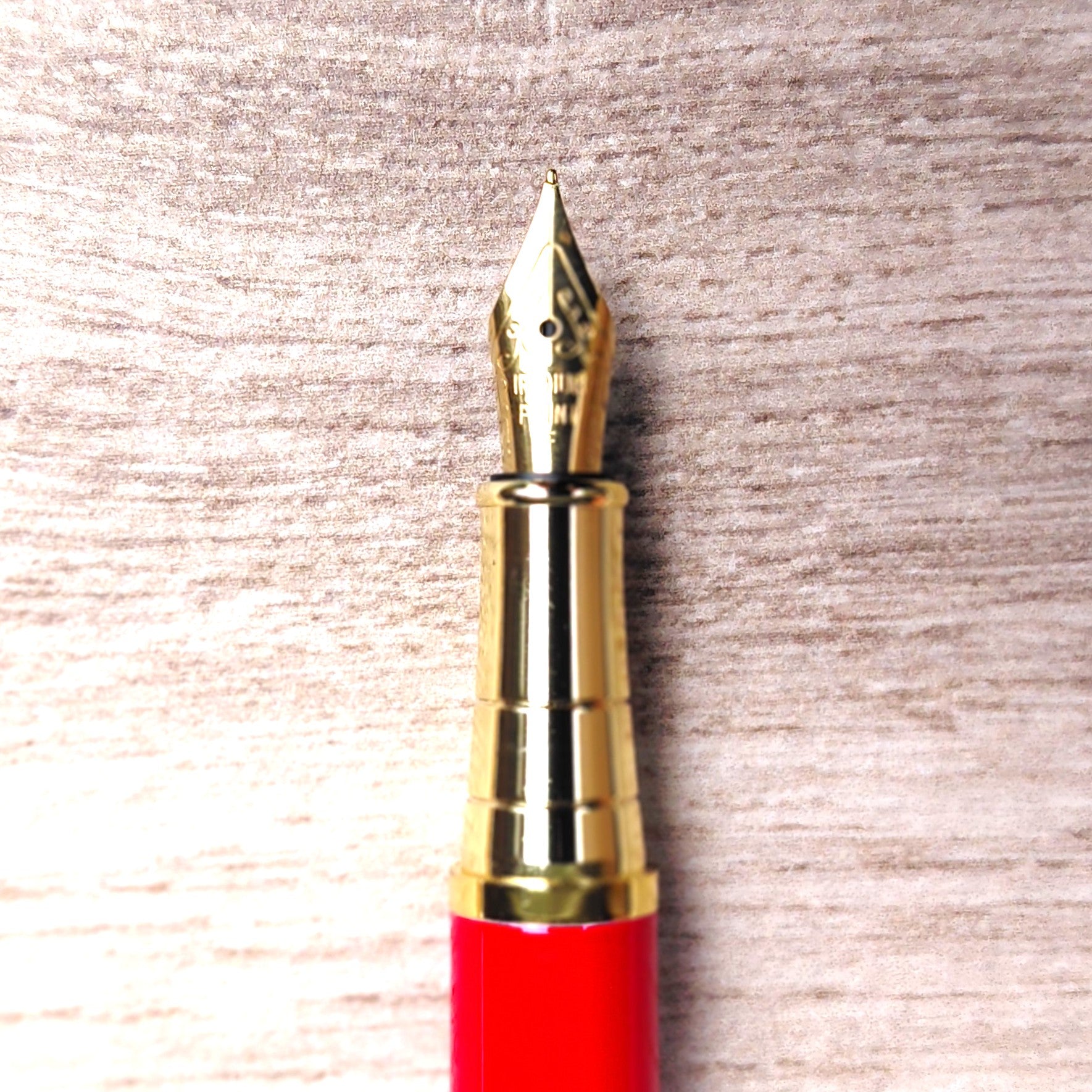 MODERN - DARE RED